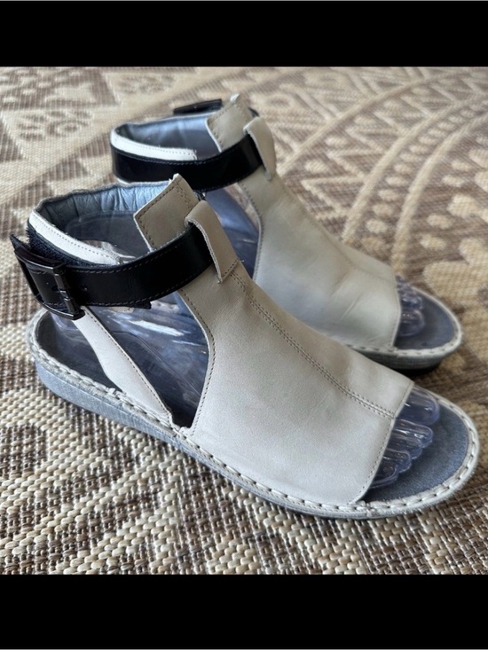 Naot Shoes - Naot Verbena Sandals Cream and black 38